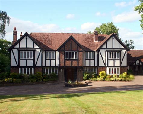 famous tudor buildings|tudor houses close together.